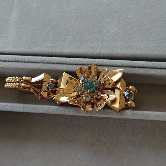 Coro Craft Rhinestone Flower in bow Bracelet - Picture 1 of 10